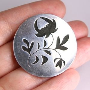 925 Sterling Silver Vintage Cutout Floral Design Round Pin Brooch Oxidized